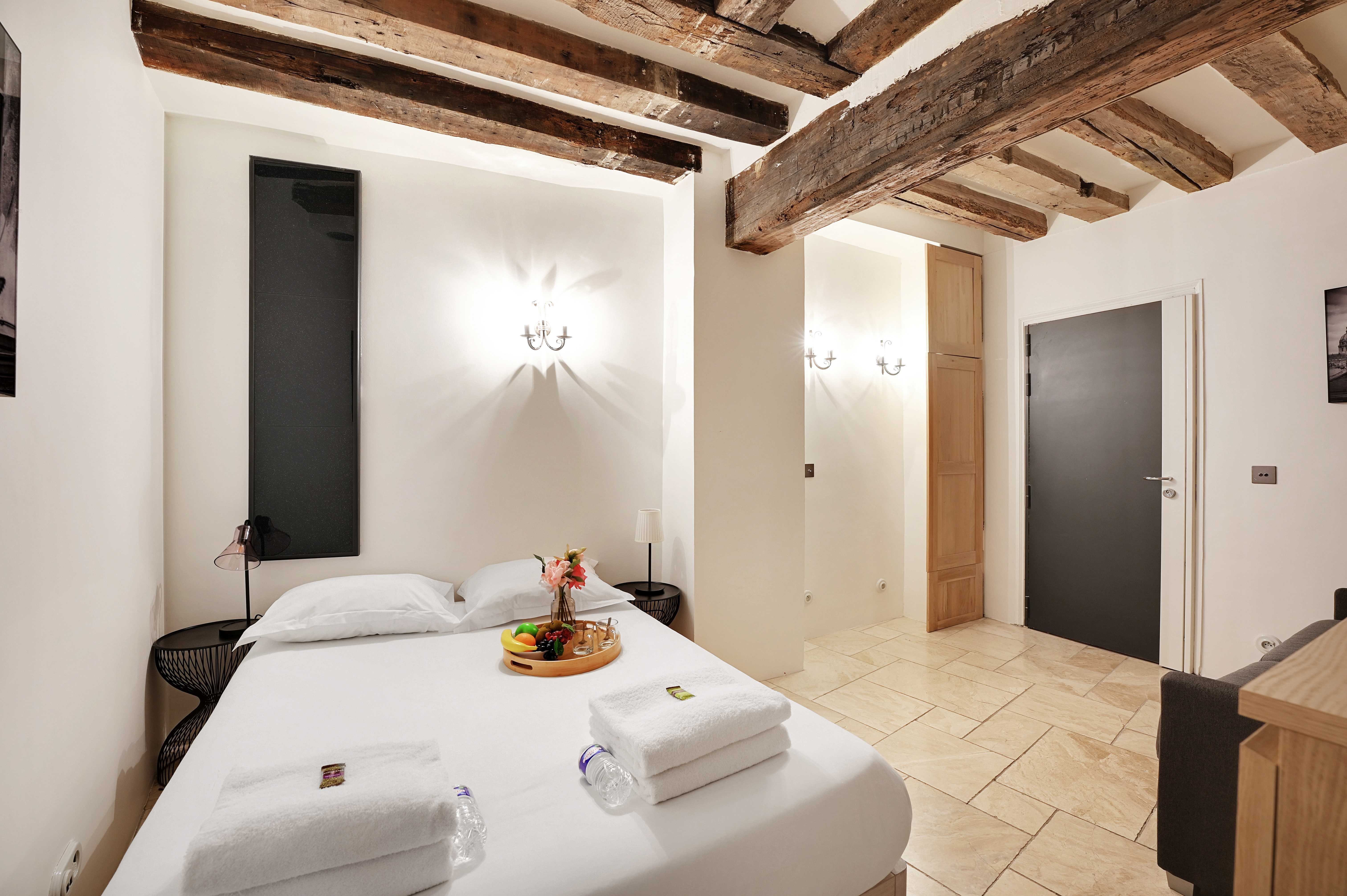 Chambre — Notre-Dame de Paris Suite